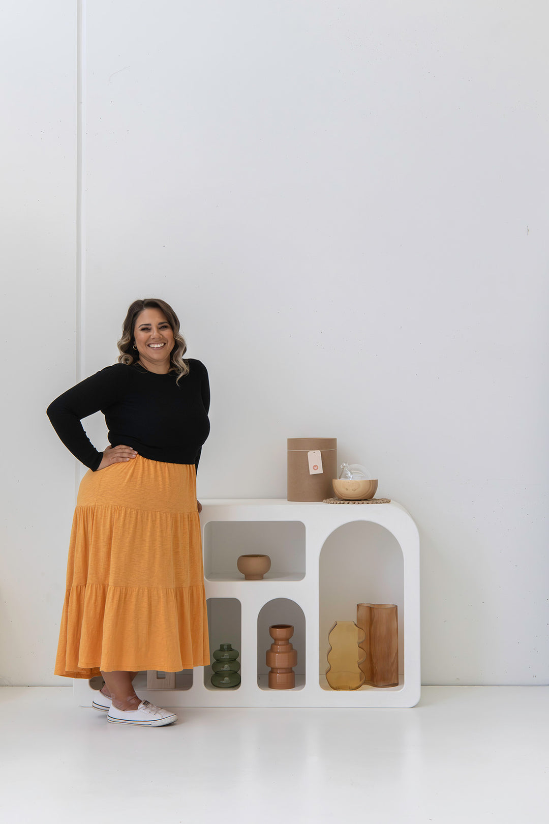 Photo of our founder Rachaellee, the driving force behind Oillyvibes' mindful home decor